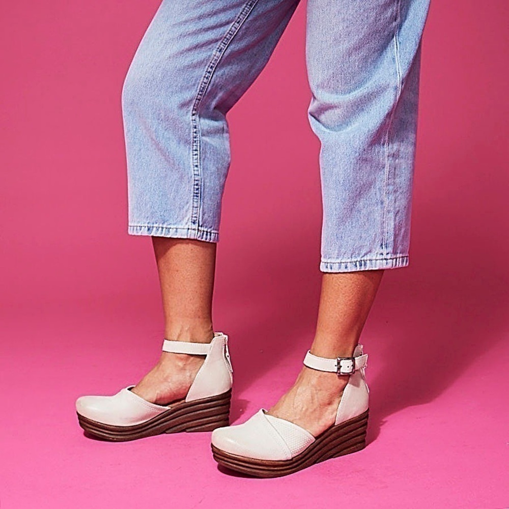 NWT MIS MOOZ ACADIA WIDE WEDGE Sandals Linen Size 40/9-9.5